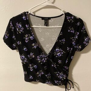 Black & Purple V-Neck Floral Tee (M)